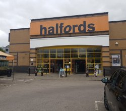 Halfords Auto centre