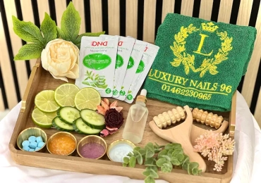 LUXURY NAILS 96