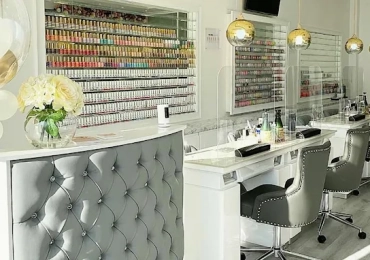 Lux Nails Bar